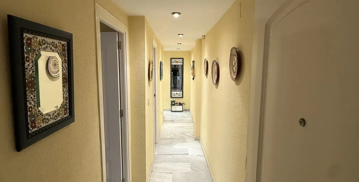 Sale of middle floor apartment in Fuengirola 6