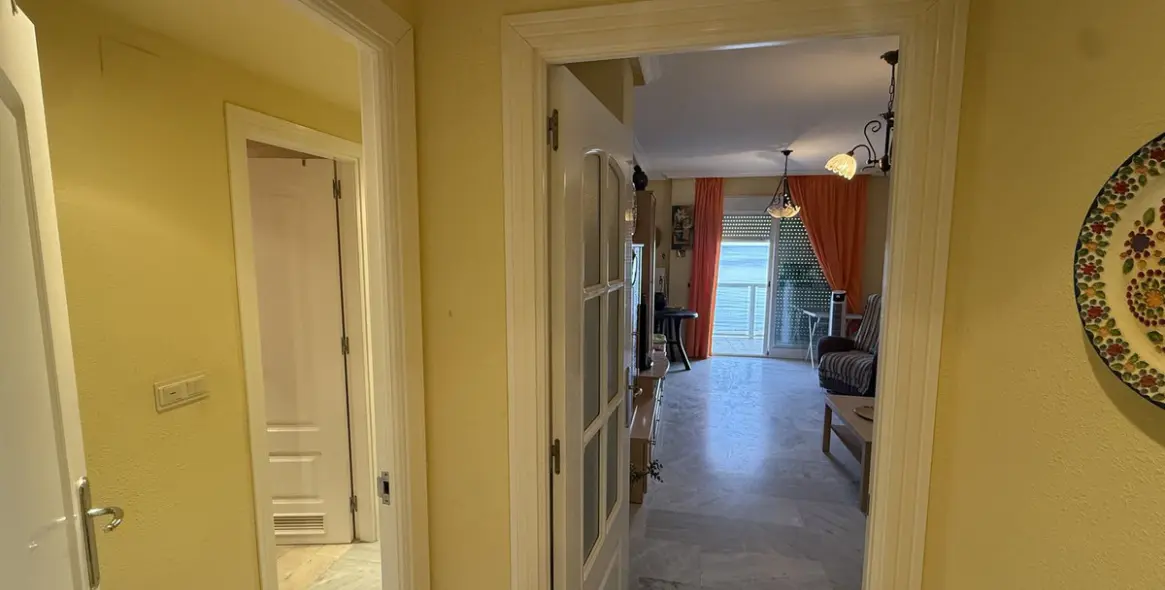 Sale of middle floor apartment in Fuengirola 8