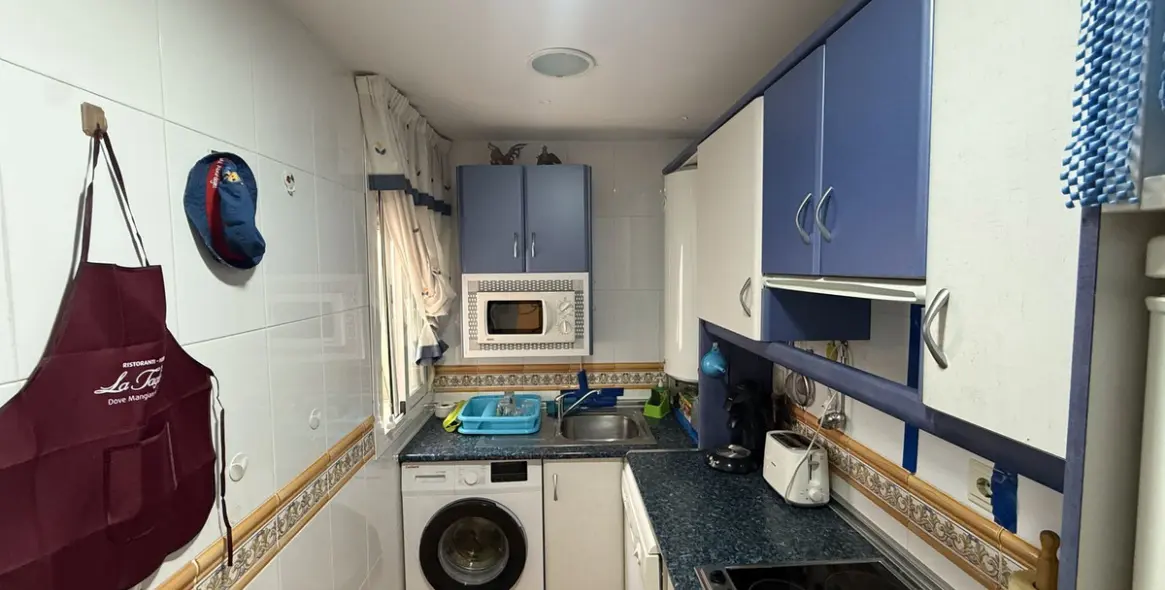 Sale of middle floor apartment in Fuengirola 12