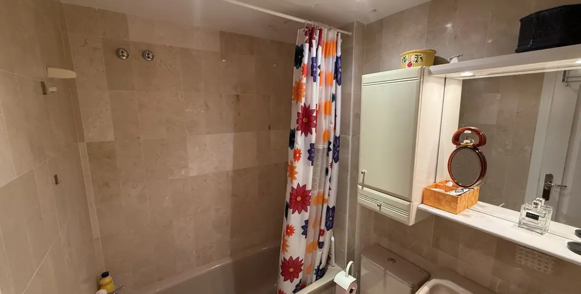 Sale of middle floor apartment in Fuengirola 5