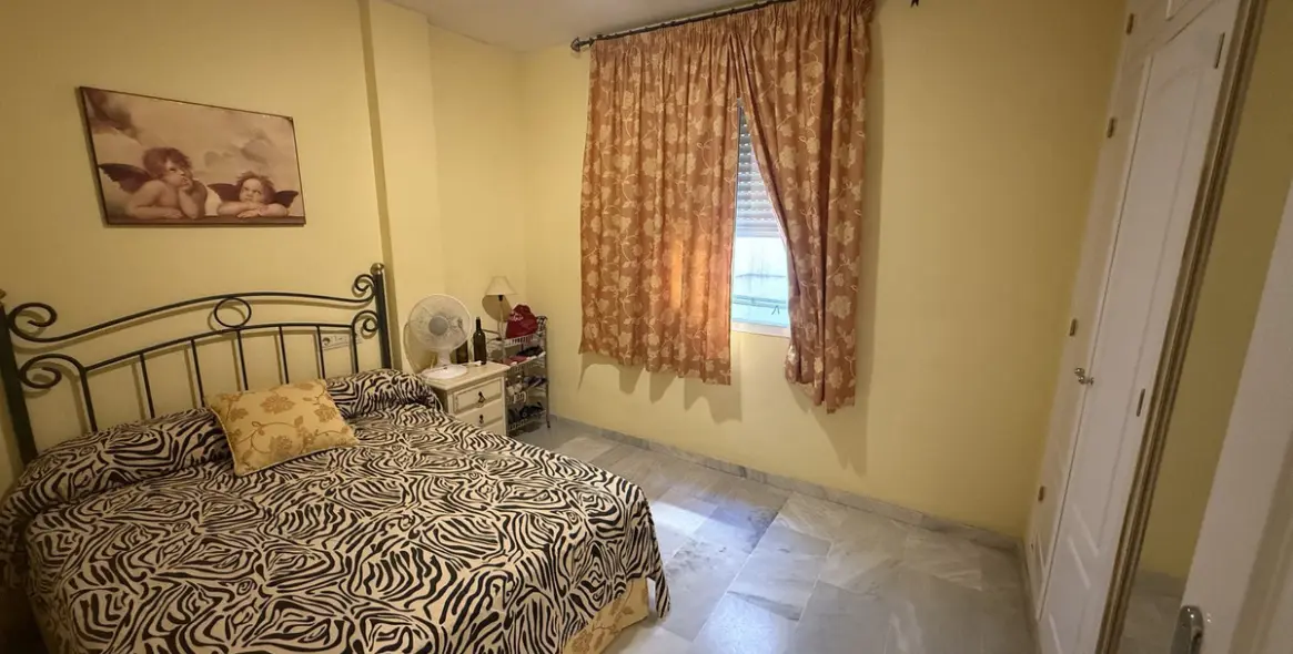 Sale of middle floor apartment in Fuengirola 7