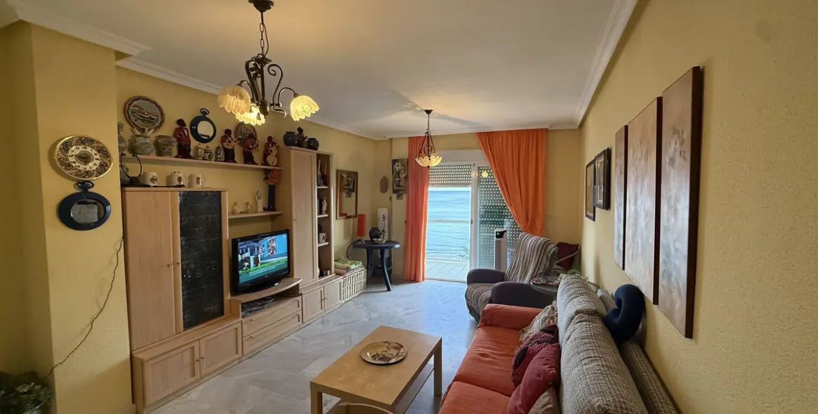 Sale of middle floor apartment in Fuengirola 10