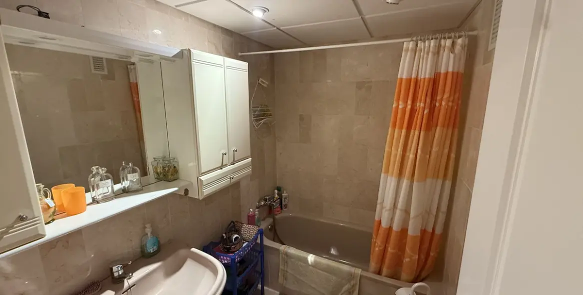 Sale of middle floor apartment in Fuengirola 11