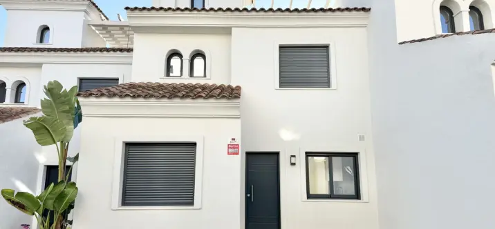 Продажа таунхауса в Estepona 0