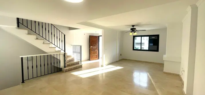 Продажа дома на две семьи в Manilva 0