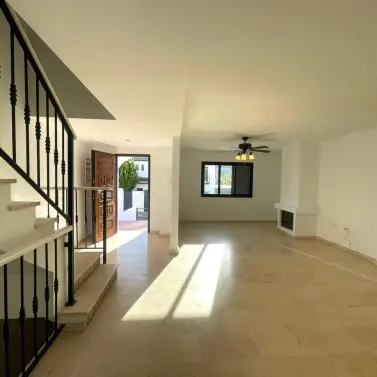 Продажа дома на две семьи в Manilva