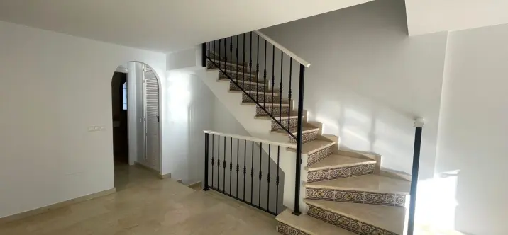 Продажа дома на две семьи в Manilva 3