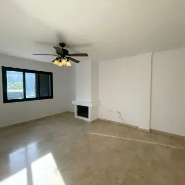 Продажа дома на две семьи в Manilva