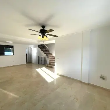 Продажа дома на две семьи в Manilva