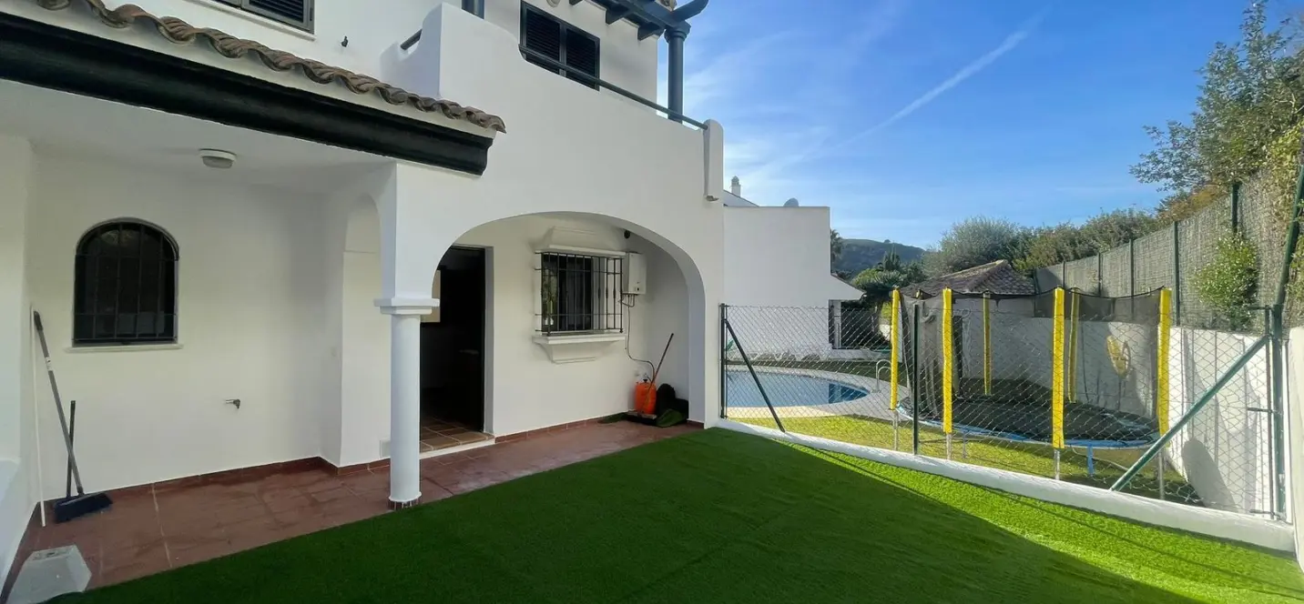 Sale of semi-detached house in Manilva 0