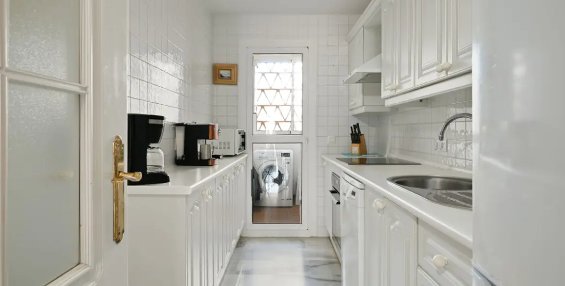 Продажа апартаментов на среднем этаже в Calahonda 8