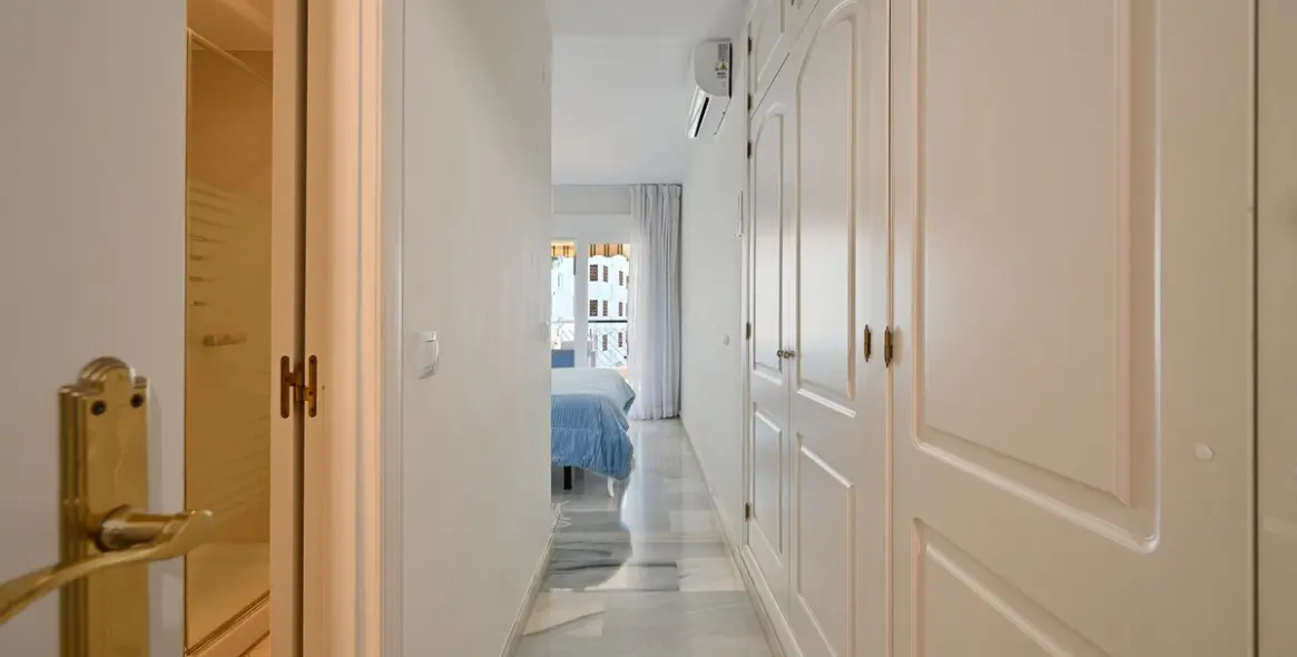 Продажа апартаментов на среднем этаже в Calahonda 10