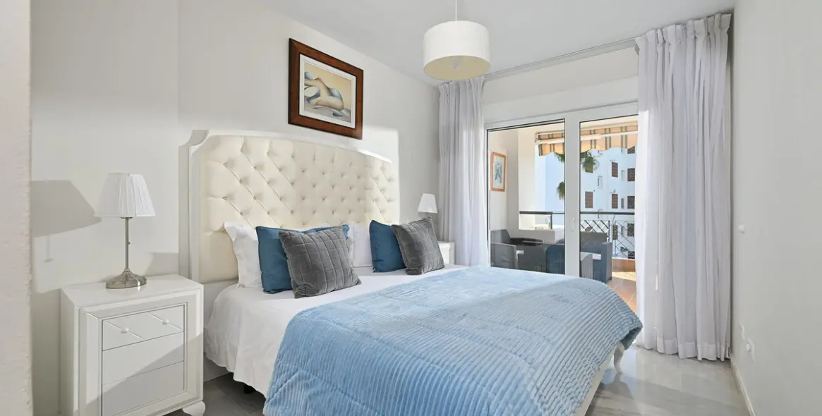 Продажа апартаментов на среднем этаже в Calahonda 12