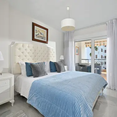 Venta de apartamento en planta media en Calahonda