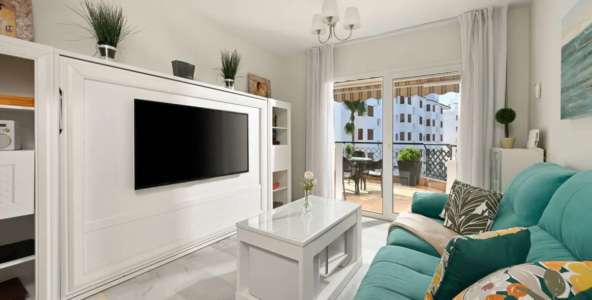 Venta de apartamento en planta media en Calahonda 6