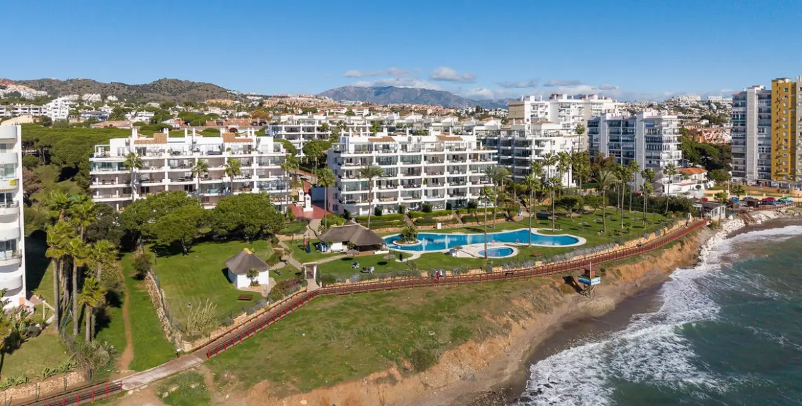 Venta de apartamento en planta media en Calahonda 47