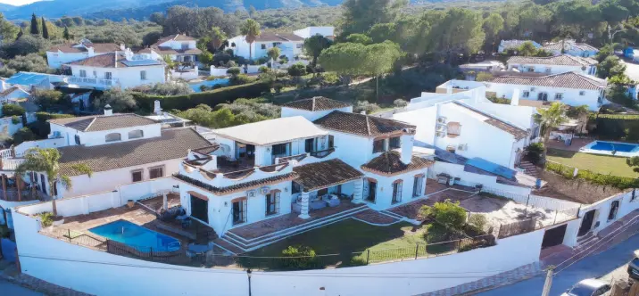 Продажа  отдельно стоящей виллы в Alhaurín el Grande 0