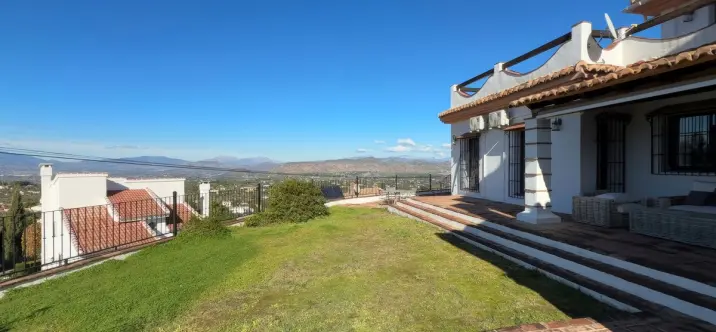 Продажа  отдельно стоящей виллы в Alhaurín el Grande 2