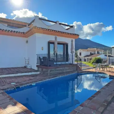 Продажа  отдельно стоящей виллы в Alhaurín el Grande