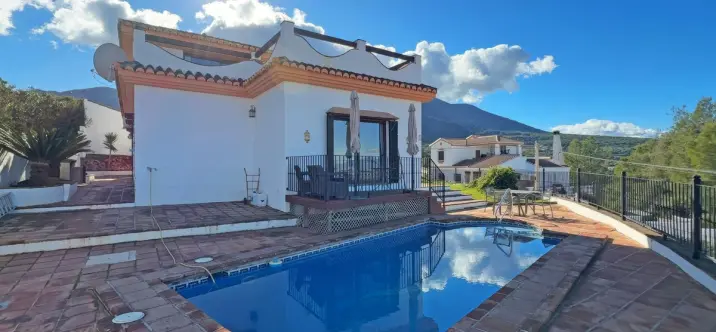 Продажа  отдельно стоящей виллы в Alhaurín el Grande 4