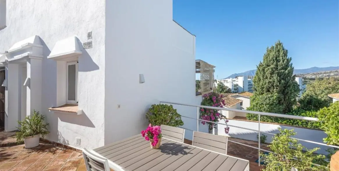 Sale of townhouse in Guadalmina Alta 3