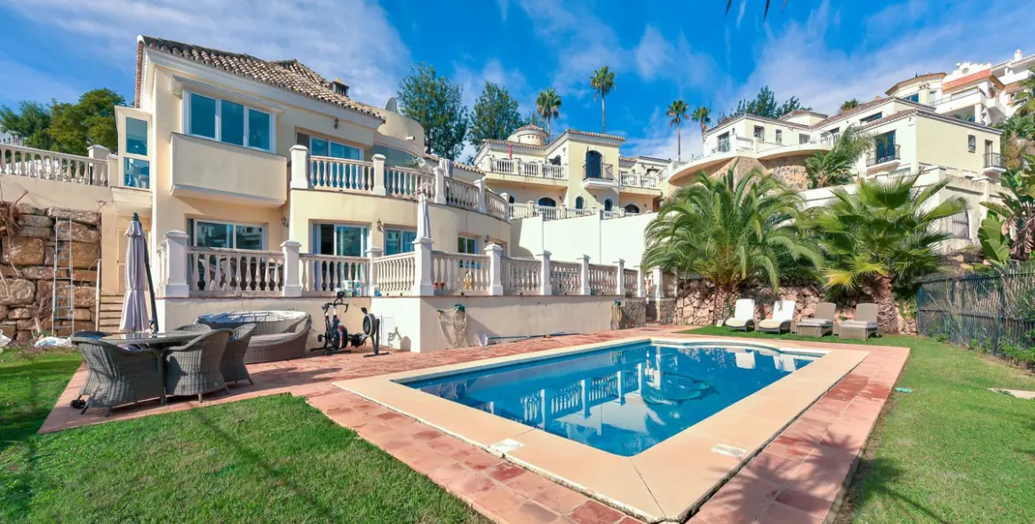 Sale of detached villa in Mijas Costa 1