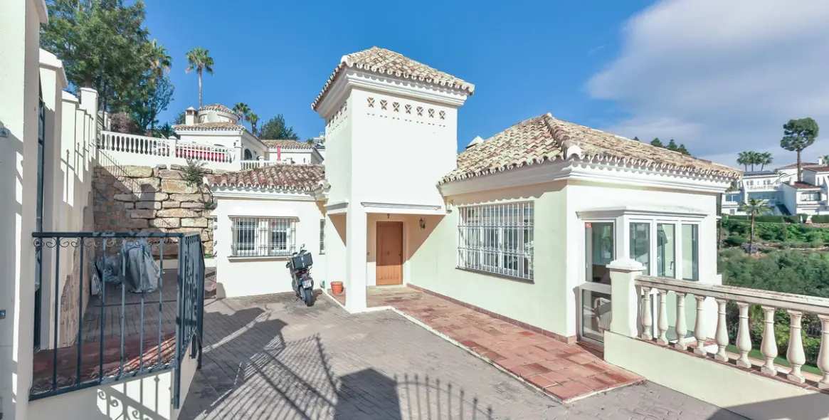 Sale of detached villa in Mijas Costa 2