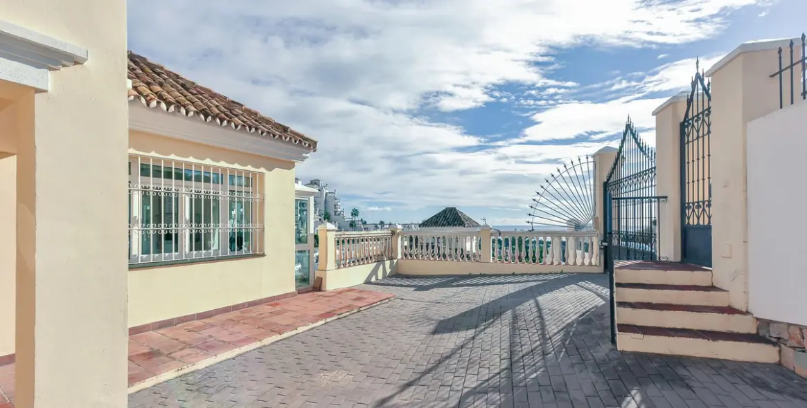 Sale of detached villa in Mijas Costa 23