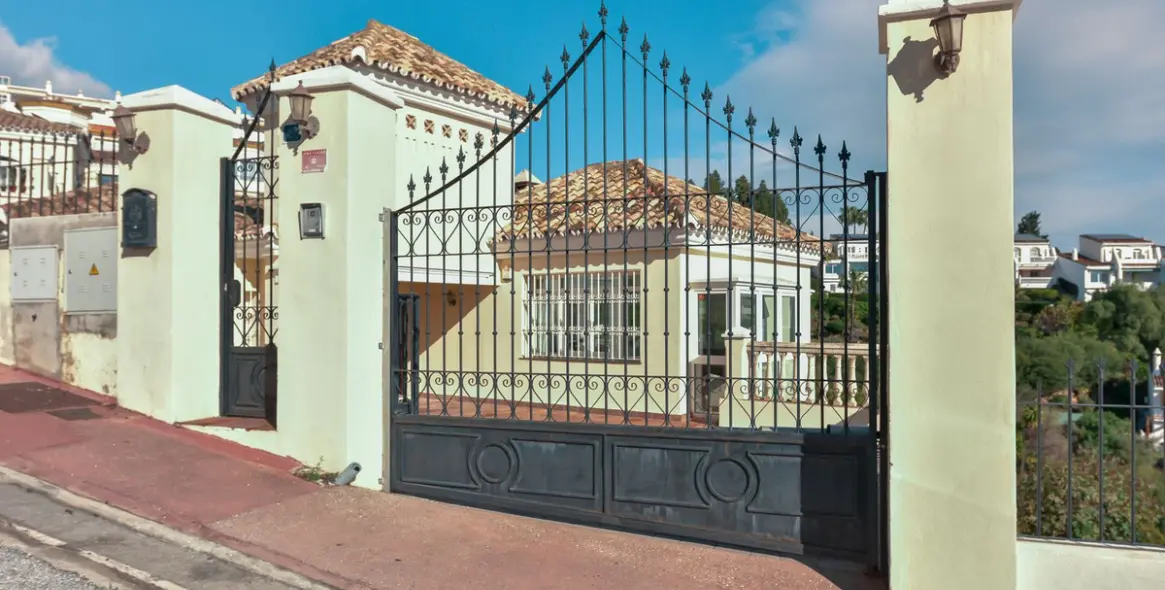 Sale of detached villa in Mijas Costa 24