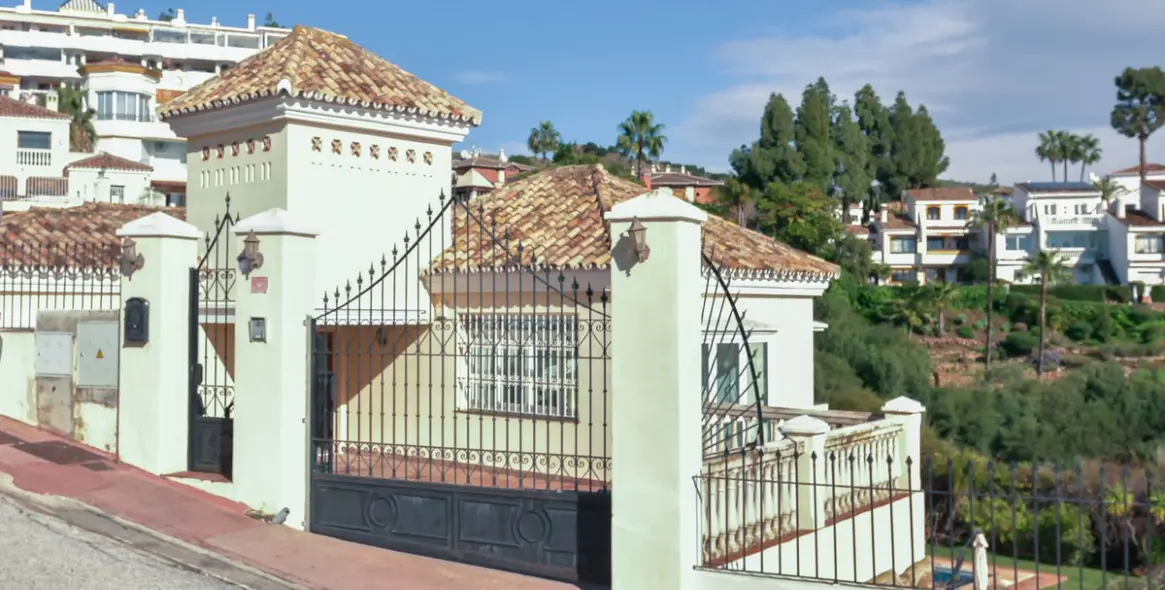 Sale of detached villa in Mijas Costa 25