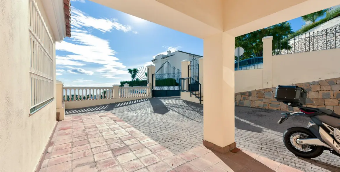 Sale of detached villa in Mijas Costa 26
