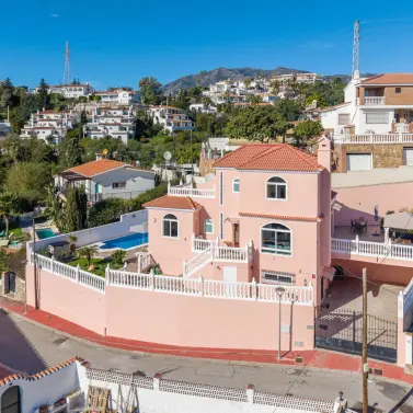 Продажа  отдельно стоящей виллы в Torreblanca