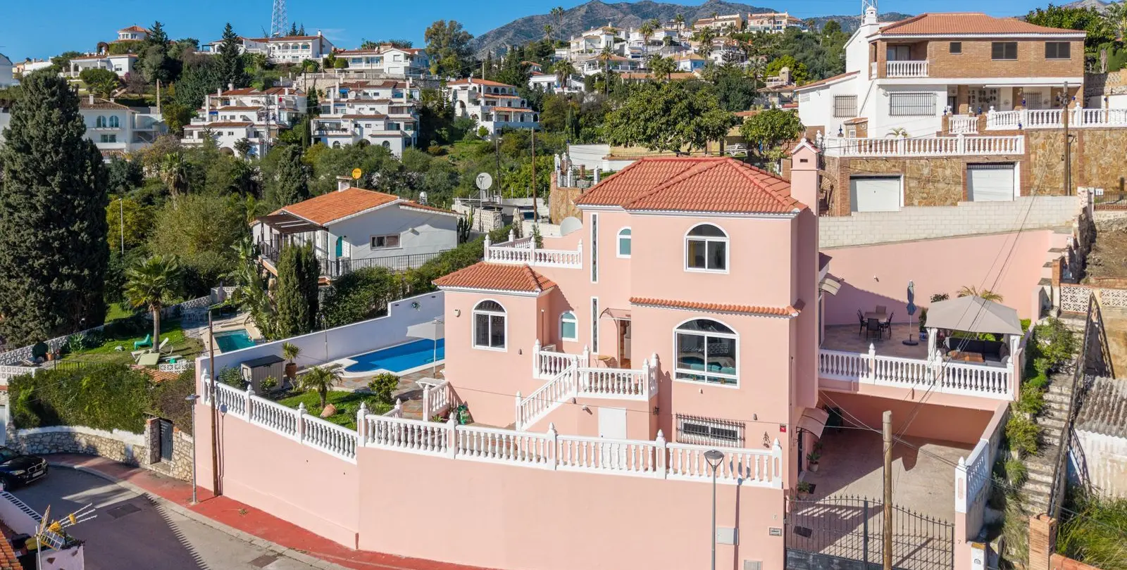 Продажа  отдельно стоящей виллы в Torreblanca 3