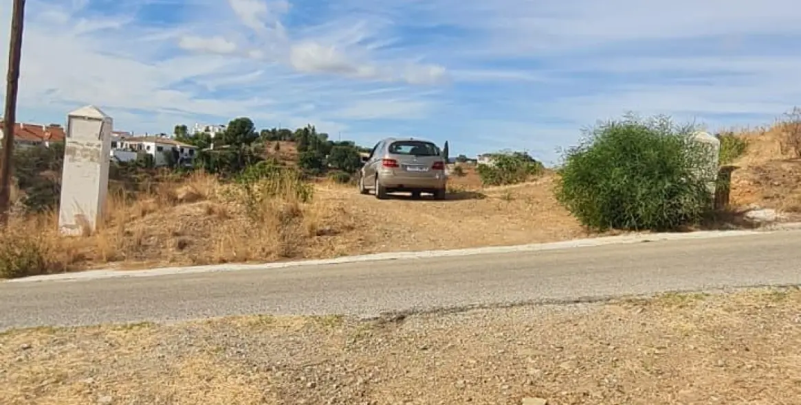 Sale of residential plot in Mijas Golf 15