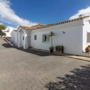 Продажа  отдельно стоящей виллы в Manilva