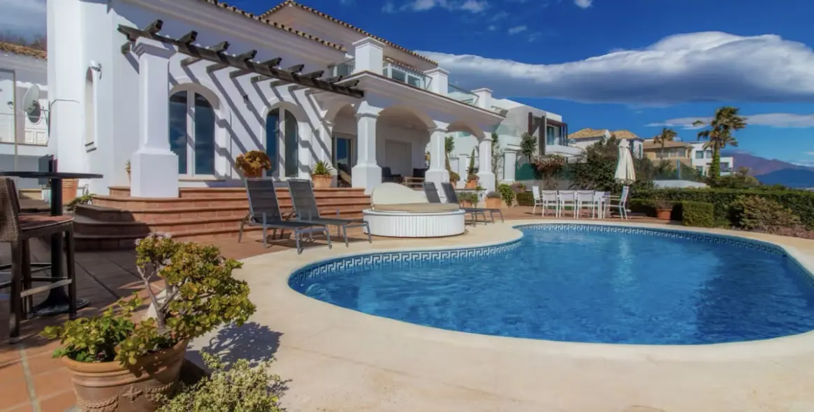 Продажа  отдельно стоящей виллы в Manilva 3