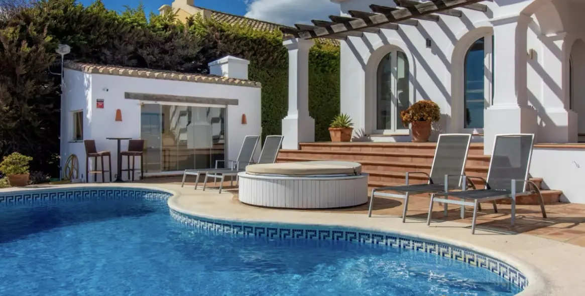 Продажа  отдельно стоящей виллы в Manilva 4