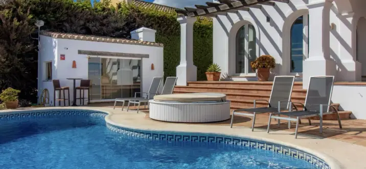 Продажа  отдельно стоящей виллы в Manilva 3