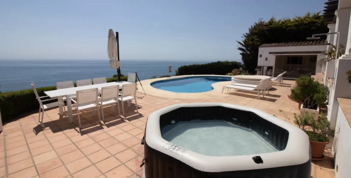 Продажа  отдельно стоящей виллы в Manilva 14