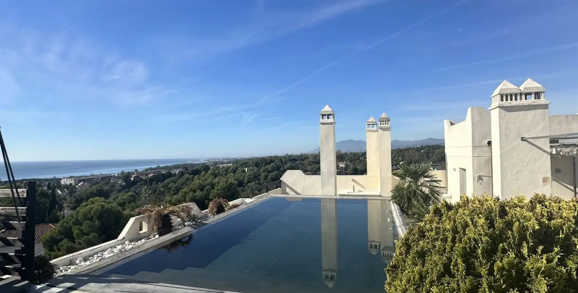 Продажа двухуровневого пентхауса в Marbella 1