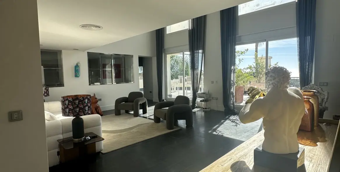 Продажа двухуровневого пентхауса в Marbella 9