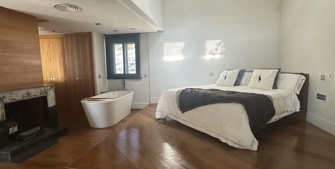 Продажа двухуровневого пентхауса в Marbella 10