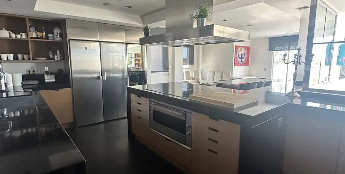 Продажа двухуровневого пентхауса в Marbella 18