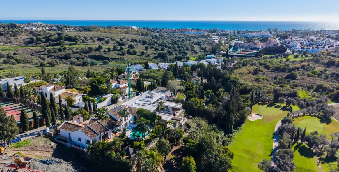 Продажа  отдельно стоящей виллы в El Paraiso 2