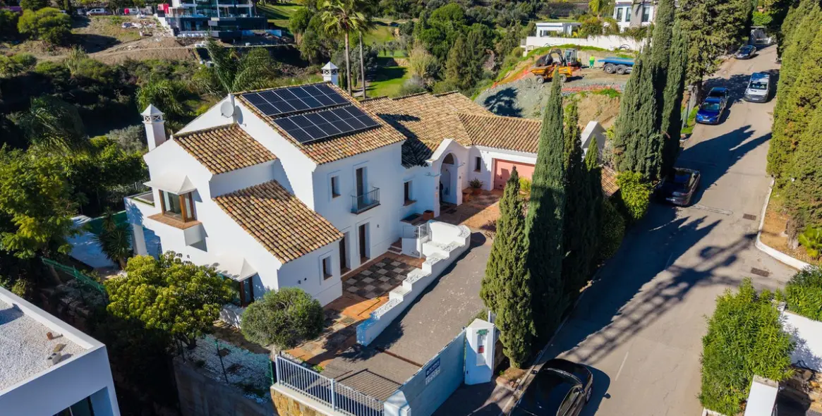 Продажа  отдельно стоящей виллы в El Paraiso 3