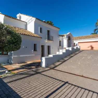 Продажа  отдельно стоящей виллы в El Paraiso