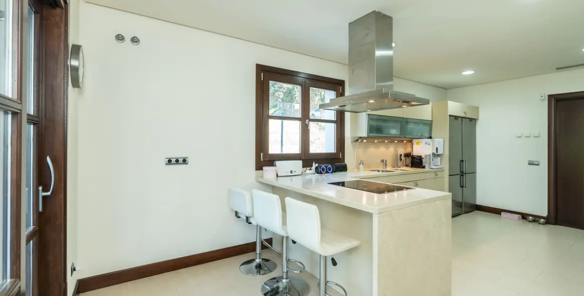 Продажа  отдельно стоящей виллы в El Paraiso 11