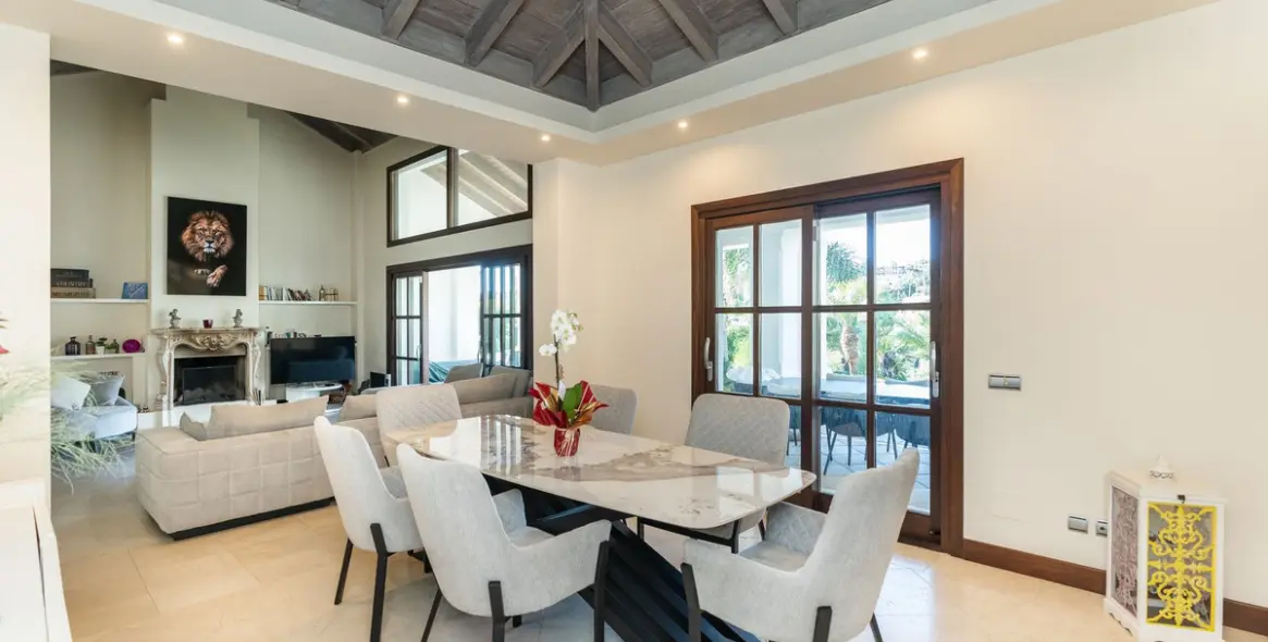 Продажа  отдельно стоящей виллы в El Paraiso 13