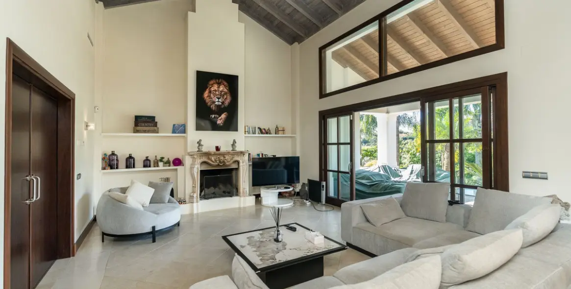 Продажа  отдельно стоящей виллы в El Paraiso 14