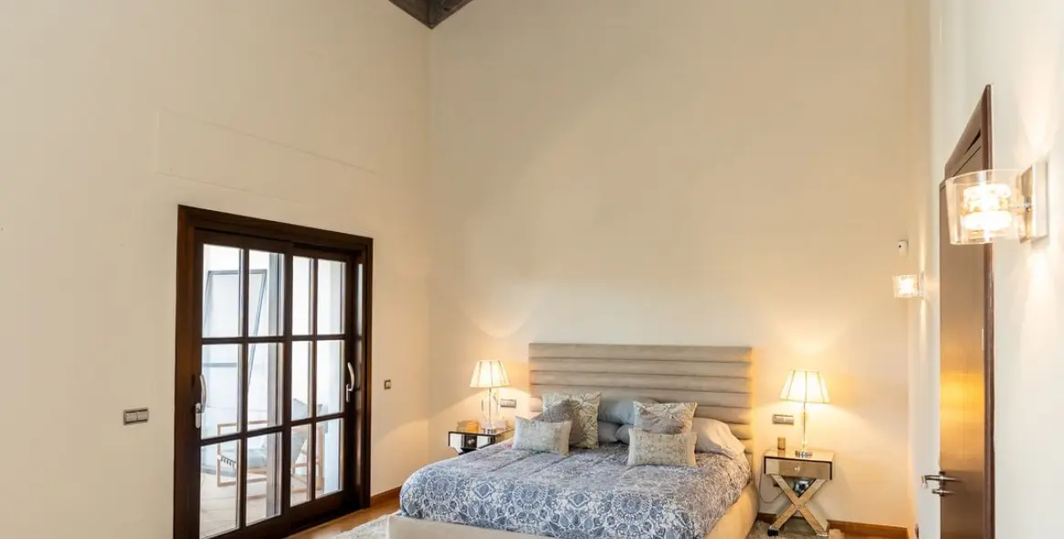 Продажа  отдельно стоящей виллы в El Paraiso 18